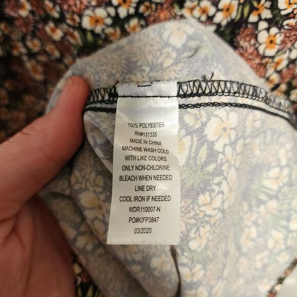 Floral satin mini dress perfect for Fall small - Picture 9 of 10